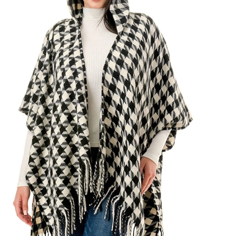 Marcus Adler - NWOT
Houndstooth Hooded Ruana